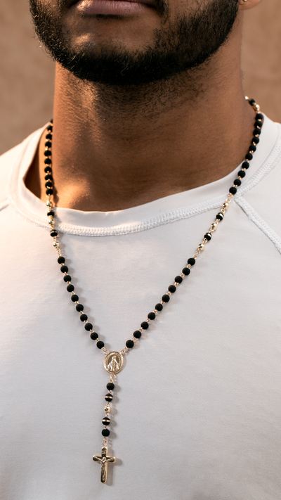 camándula laminada Neo de bolas 5MM ofrece un equilibrio perfecto entre elegancia y estilo moderno