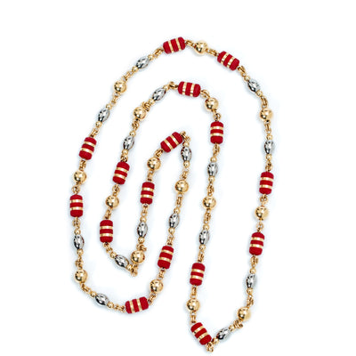 Collar exclusivo the beads, elaborado con bolas laminadas 18k de N6 mm doradas las cuales se le hace técnica de alambrado artesanal primero de óvalo de acero 316L con acabado de alta calidad, el cual le da la apariencia de oro blanco,&nbsp;se acompaña todo esto con barriles de neoprenos argollados con cinta laminada.