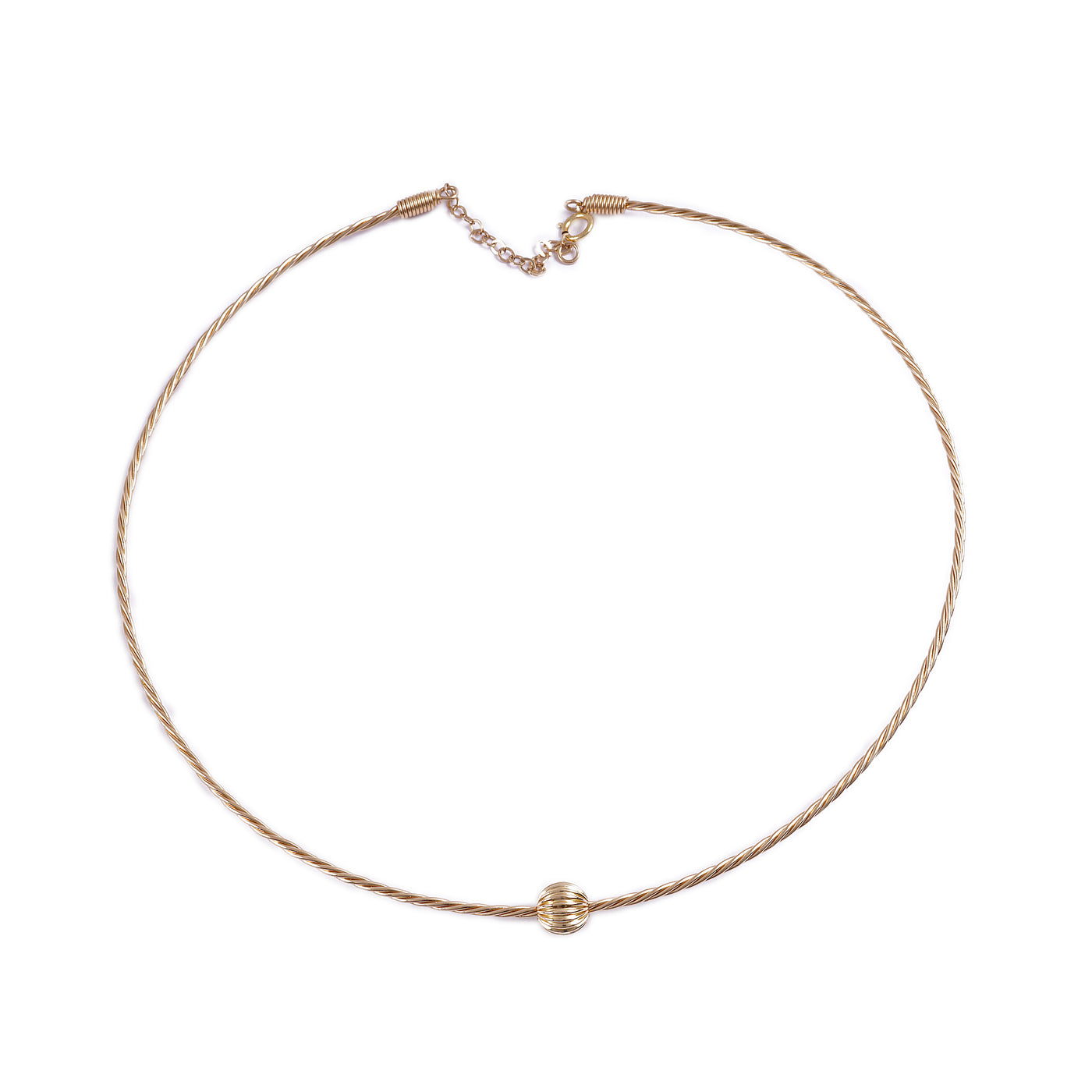 Destaca tu estilo con este shoker de aro entorchado , un diseño cómodo que combina elegancia y detalle artesanal.