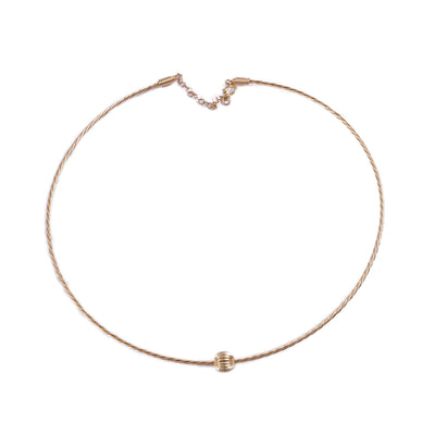 Destaca tu estilo con este shoker de aro entorchado , un diseño cómodo que combina elegancia y detalle artesanal.